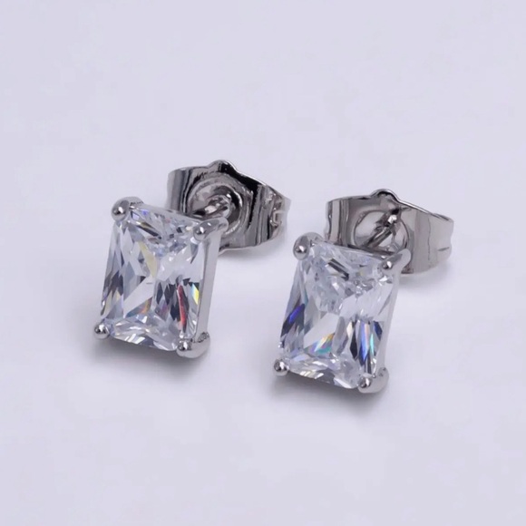 24K Clear Baguette CZ Stud Earrings (7702) - Picture 2 of 2